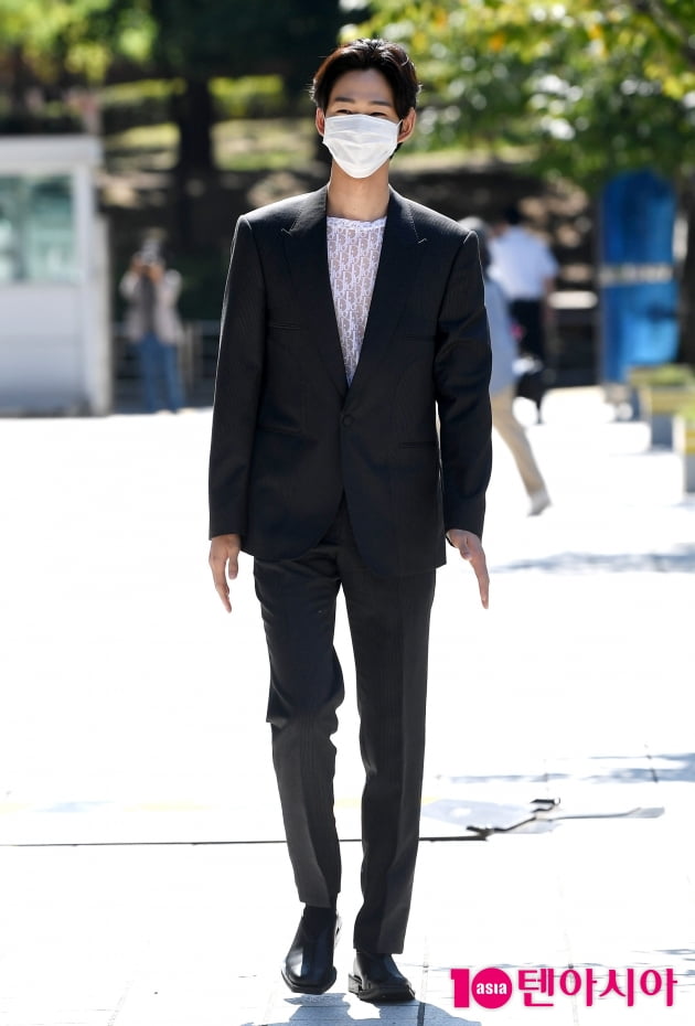 [TEN 포토] 이원근 '완벽한 수트핏'