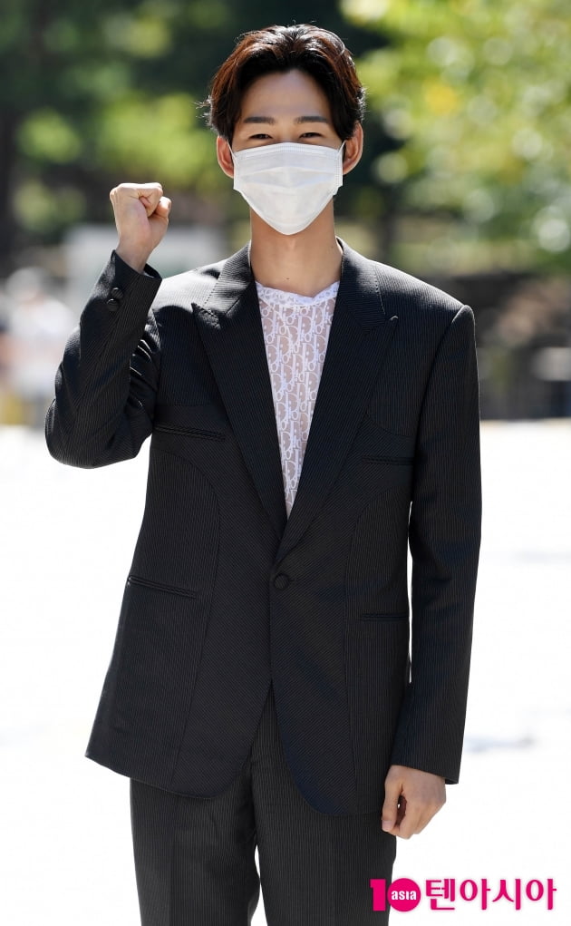 [TEN 포토] 이원근 '원 더 우먼 파이팅!!'