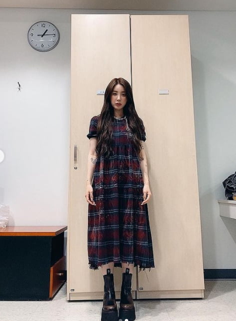 서인영, 신발 위에 올라탄 느낌…빛나는 인형 미모 [TEN★]