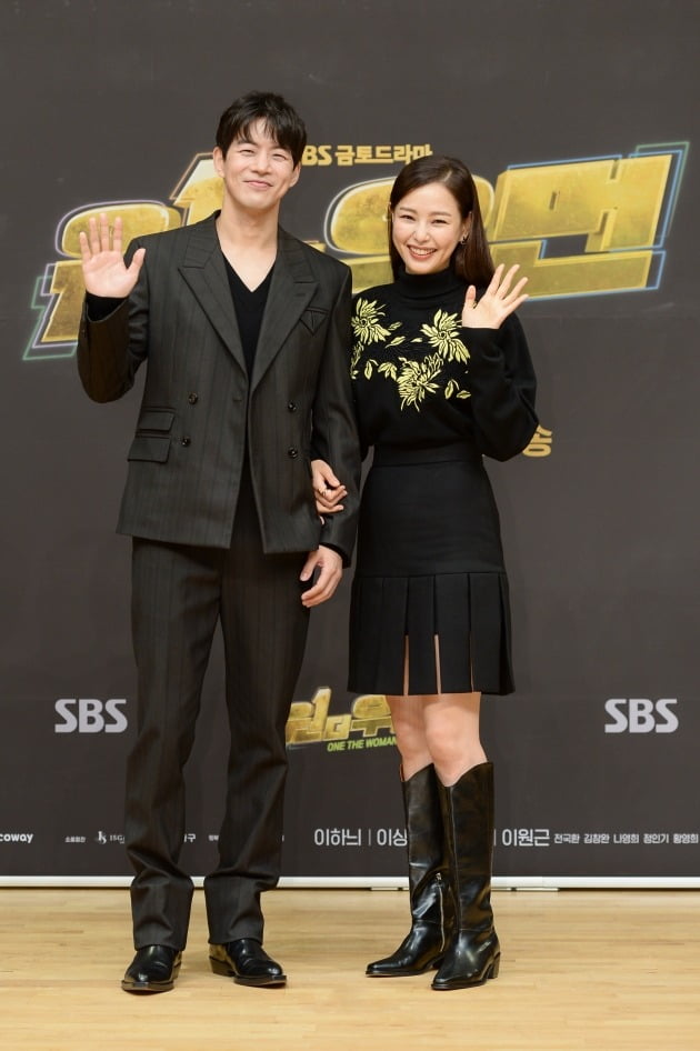 '원더우먼' 이상윤 이하늬/ 사진=SBS 제공