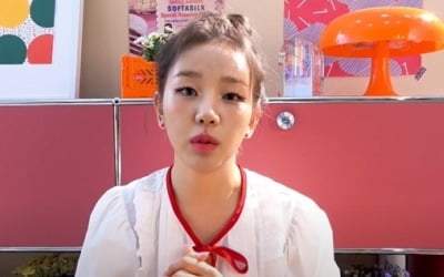 백아연, 신곡 뮤비 메이킹…러블리 매력 "집에 혼자 있을 때"