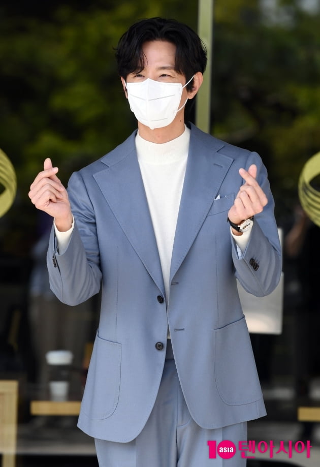 [TEN 포토] 권율 '귀여운 미니하트'