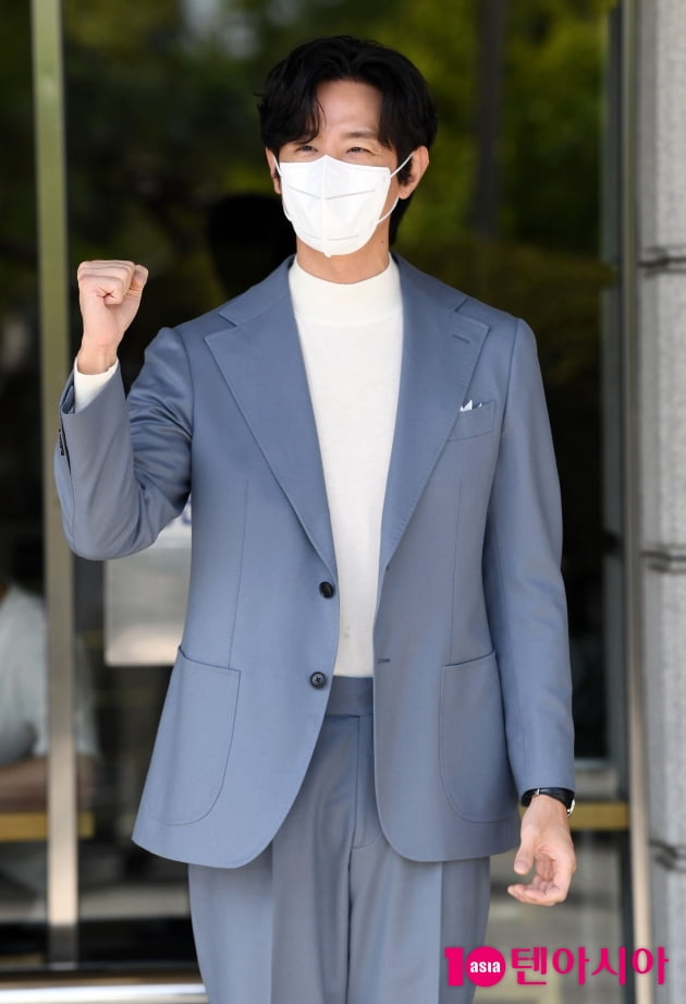[TEN 포토] 권율 '파이팅은 힘차게 아자~'
