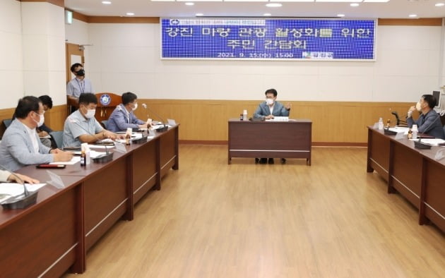강진군이 지난 15일 ‘강진 마량항 관광 활성화를 위한 주민 간담회를 가졌다. / 사진제공=강진군