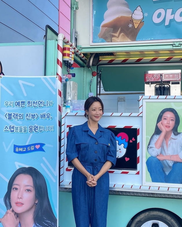 배우 김희선/ 사진=인스타그램