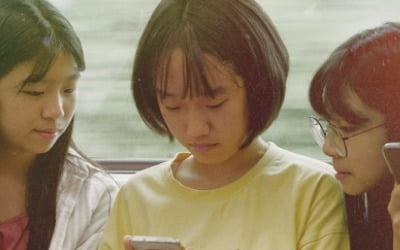 [무비가이드] '종착역', '세상의 끝'을 찾아 떠난 14살 소녀들이 찾은 답은?