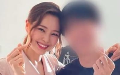 '♥ 포즈' 이하늬, 의문의 남성과 셀카…"누굴까?" [TEN★]