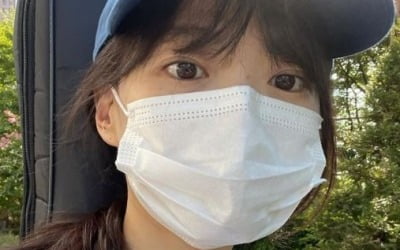 '35세' 천우희, 대학생 아냐? 기타 멘 채 여유로운 외출 [TEN★]