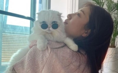 '최태준♥' 박신혜, 반려묘와 노는 모습도 예쁘네 [TEN★]