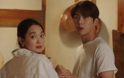'뜨거운 삼각♥' 신민아X김선호X이상이, 함께 밤을 보낸 사이…동시간 1위 ('갯마을 차차차')