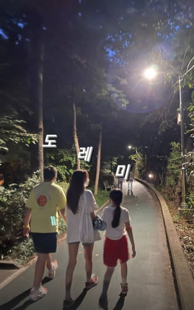 '애둘맘' 정시아, ♥백도빈과는 맥주·'남사친'과는 밤 산책 데이트 "시원함" [TEN★]