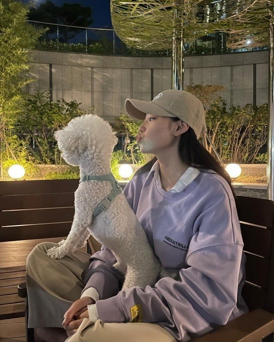 강미나, 입술 쭉 '뽀뽀'…렌디는 좋겠네 [TEN★]