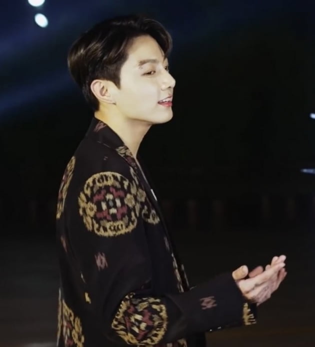 방탄소년단 정국 짧은 연습→'능숙X완벽' 전통 북 연주 '습득력 만렙'('비지트서울TV')