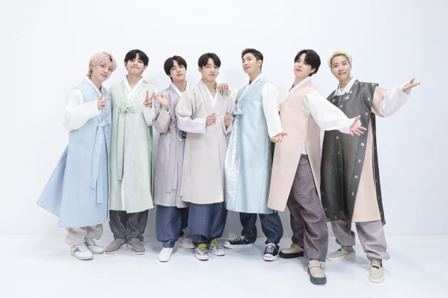 [공식]방탄소년단, 추석맞이 인사…"행복한 명절 보내세요" 