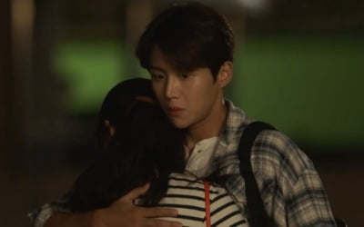 '갯마을 차차차' 신민아·김선호, 키스 불발→진한 포옹…친구 관계 청산하나