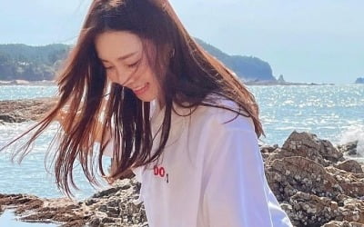 '박성광♥' 이솔이, 옆구리 피멍 들어도 C사 백팩 메고 바위에서 뛰노는 중 "추억" [TEN★]