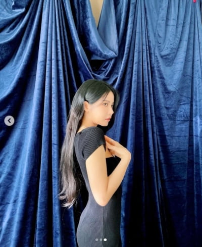 솔라, 다이어트로 더 과감해진 의상...군살 없는 몸매[TEN★]