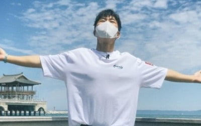 신지, 김종민 생일에 격한 축하 "코요태 리더님 탄신일" [TEN★]