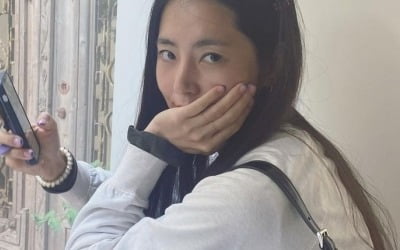 '차범근 며느리' 한채아, 320만원짜리 P사 명품백 메고 식사 중…쑥스러운 미소 [TEN★]