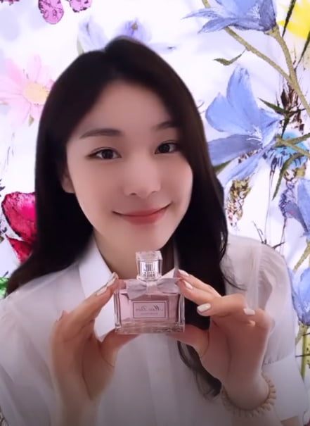 김연아, 가까이 가면 어떤 향기가 날까?…미모 열일중 [TEN★]