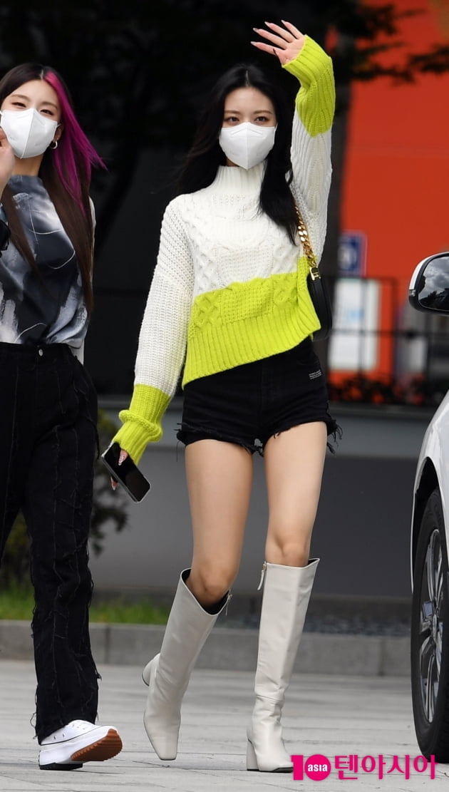 [TEN 포토] 있지 유나 '걸어다니는 인형'