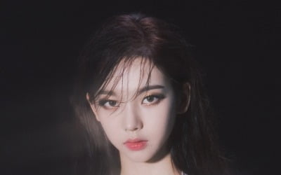 에스파, 핑크색 피가 끓는다…'새비지'에 담긴 세계관