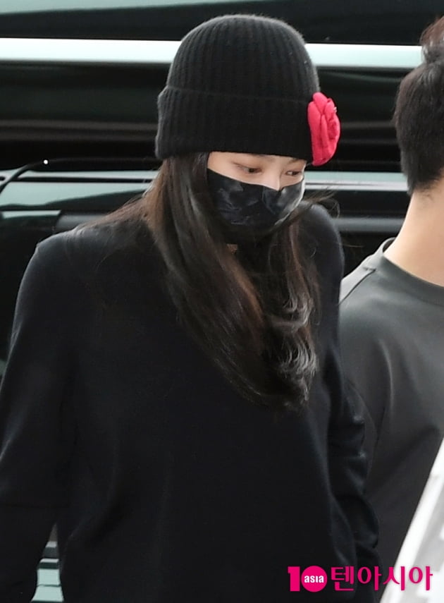 [TEN 포토] 블랙핑크 제니 '마스크 넘어 이쁨 장착'