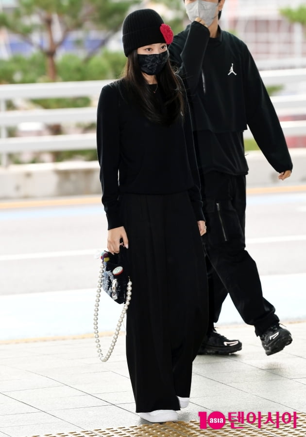 [TEN 포토] 블랙핑크 제니 '화보같은 출국길'