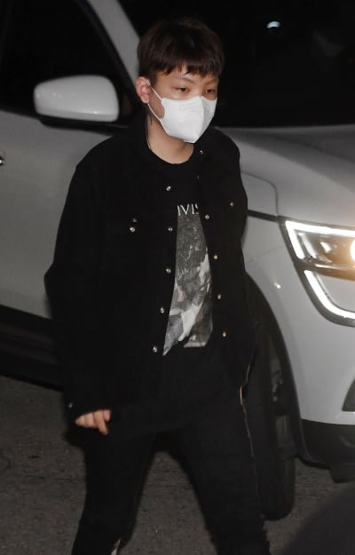 [TEN 포토]'무면허·경찰 폭행' 노엘 '덤덤하게 출석'