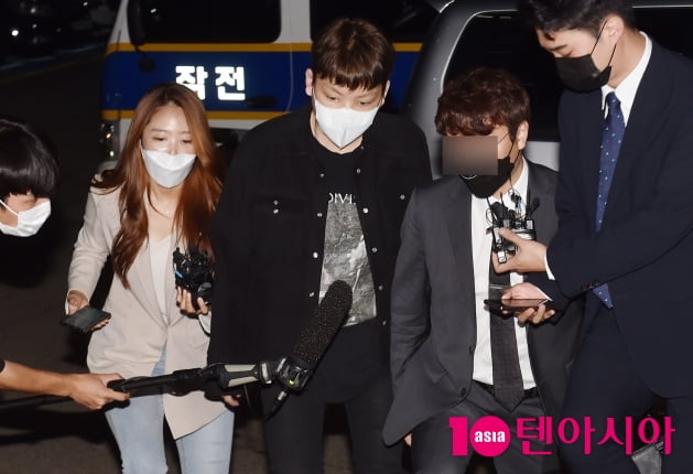[TEN 포토]‘무면허·경찰 폭행’ 노엘 '음주운전 질문에 '묵묵부답'