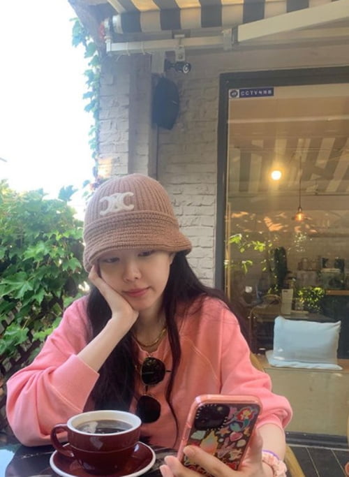 손나은, 화장기 없이 청순 미모…호피 바지로 포인트 패션 [TEN★]