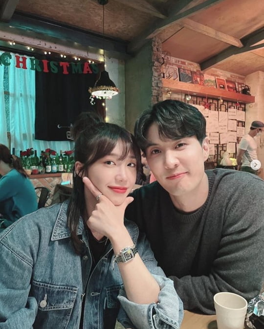 김지석, 정은지X이선빈과 훈훈 투샷…"6년 만에 만난 유쾌한 그녀들" [TEN★]