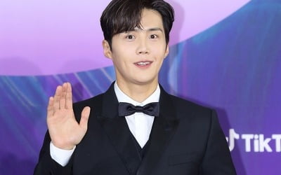 '대세였던' 김선호, 'K배우 의혹→사과'에 영화에서도 줄줄이 퇴출 [종합]