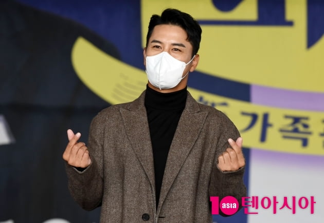 [TEN 포토] 장민호 '스윗트한 하트'