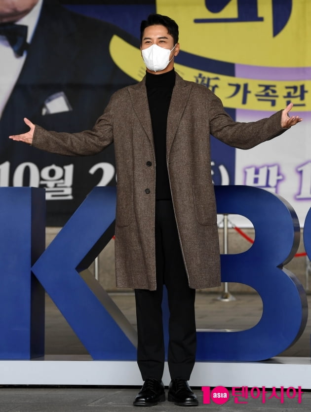 [TEN 포토] 장민호 '新가족관계증명서 갓파더 기대해주세요'