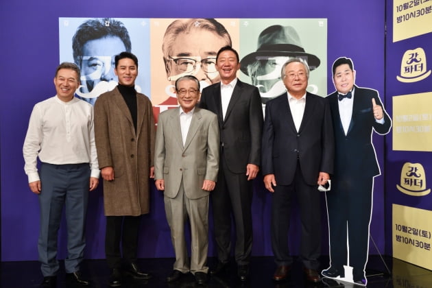 배우 김갑수(왼쪽부터), 트로트 가수 장민호, 배우 이순재, 방송인 허재, 배우 주현이 1일 오전 온라인 생중계된 KBS 2TV 새 예능프로그램 '新 가족관계증명서 갓파더' 제작발표회에 참석했다. /사진제공=KBS