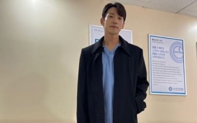 '김태희♥' 비, 명품 비율이 한몫했네…수술복 입은 모습도 멋져 [TEN★]