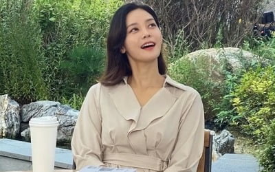 '라이머♥' 안현모, '내집마련'이 관심사인 시대에 대단지 아파트서 우아한 산책 [TEN★]