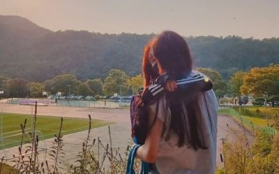 '11kg 감량' 오정연, 과 후배랑 진한 포옹 "우연히 만나 럽럽♥" [TEN★]