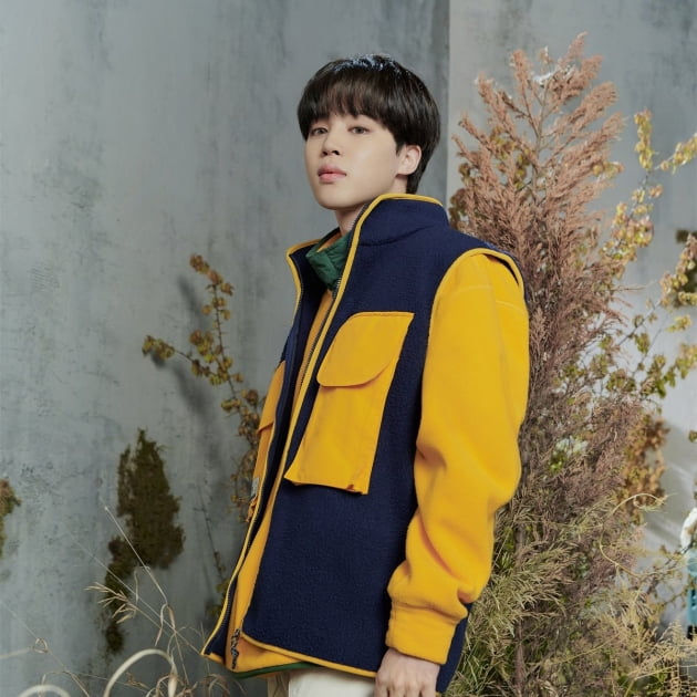 미모가 절경' 방탄소년단 지민, 가을 닮은 순수 동안美 익스플로어 컬렉션도 찰떡