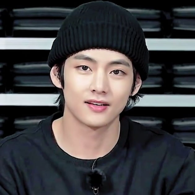 방탄소년단 뷔, 완벽한 ARMY 'M'자 위한 어깨운동!...펌핑에 나타난 말근육