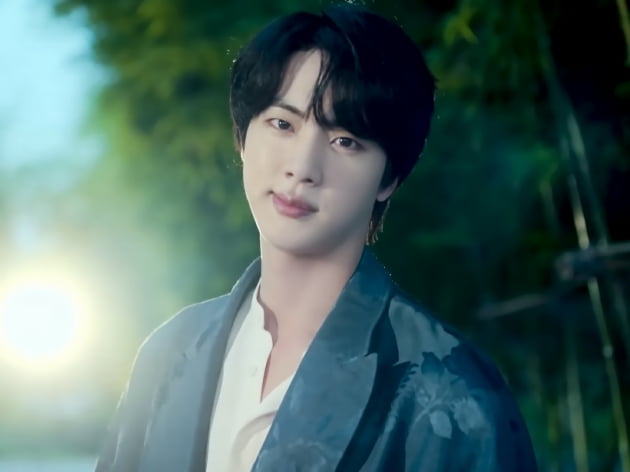 방탄소년단 진, 우아함이 느껴지는 서울 가이드