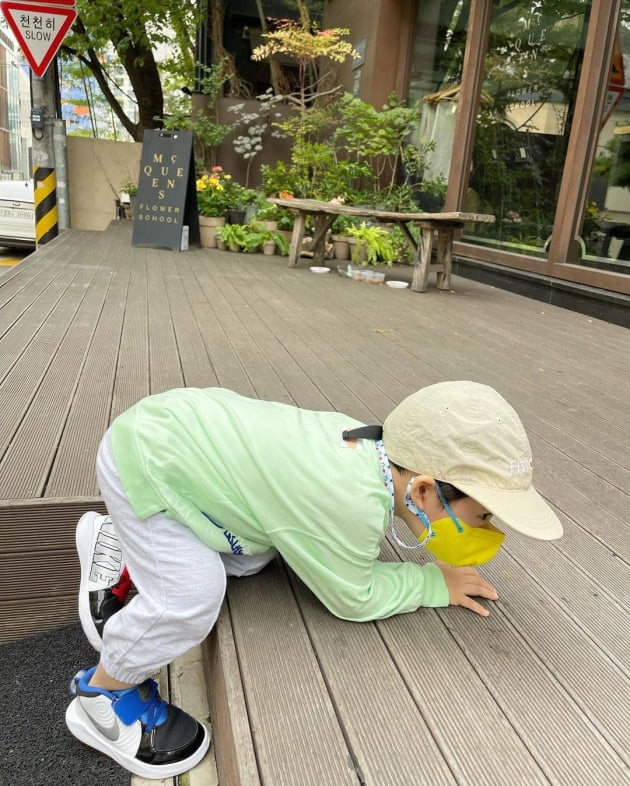 '이필모♥' 서수연, 청담 명품거리서 고양이놀이 하는 아들에 "냐옹이 낳은 건 아냐" [TEN★]