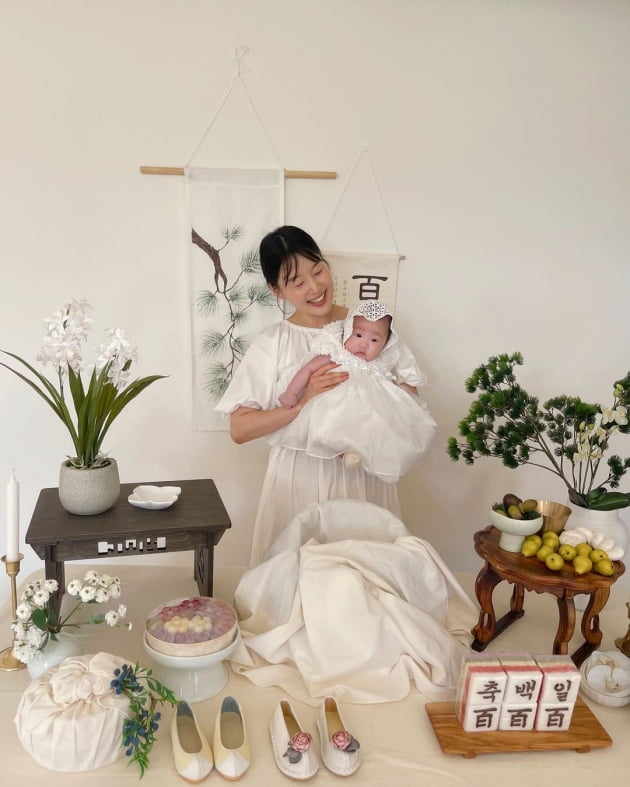 '검사♥' 한지혜, 결혼 11년 만에 얻은 딸 "백일 축하해"…셀프백일상에서 싱글벙글 [TEN★]