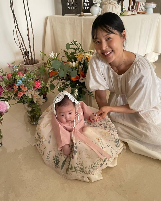 '검사♥' 한지혜, 결혼 11년 만에 얻은 딸 "백일 축하해"…셀프백일상에서 싱글벙글 [TEN★]