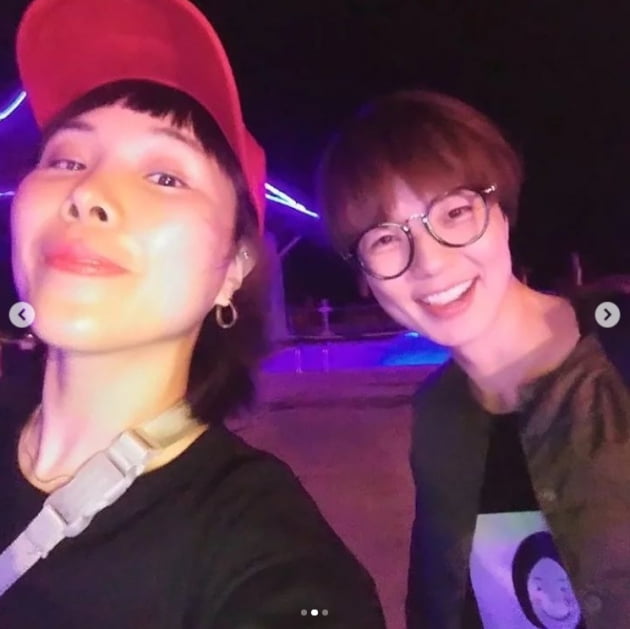 안영미, 신봉선 생일 축하해...두명을 두르고도 남은 만원짜리로 만든 목걸이[TEN★]