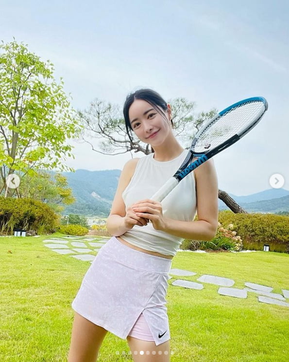 홍수아, 테니스도 별장에서 즐기네...클라스가 다른 대륙여신[TEN★]