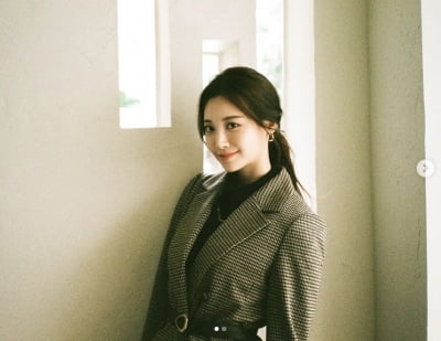 유라, 가을햇살에 더해진 이쁨...명품 미모[TEN★]