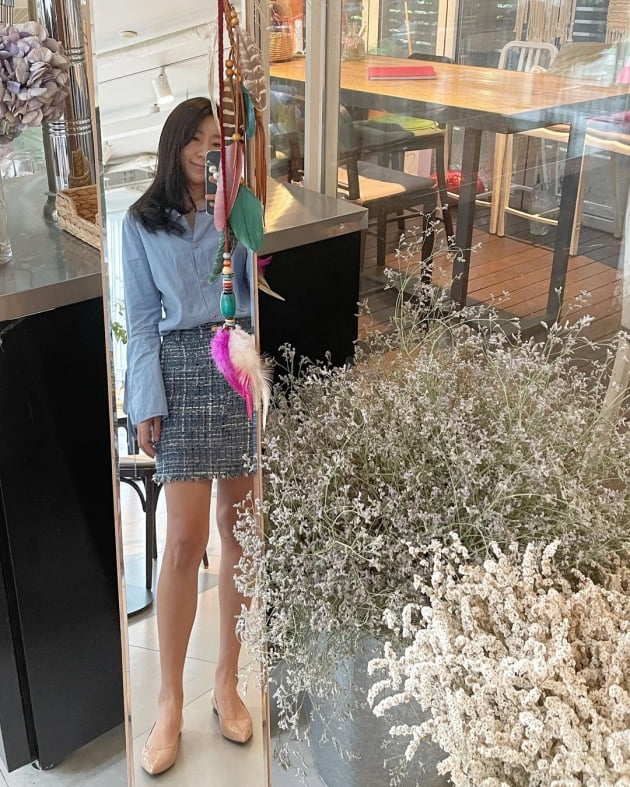 '이필모 11살 연하♥' 서수연, 군살 없는 H라인 치마핏…단화에도 11자 각선미 [TEN★]