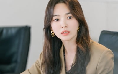 송혜교, 감탄 자아내는 비주얼…워너비 커리어우먼으로 변신 ('지헤중')